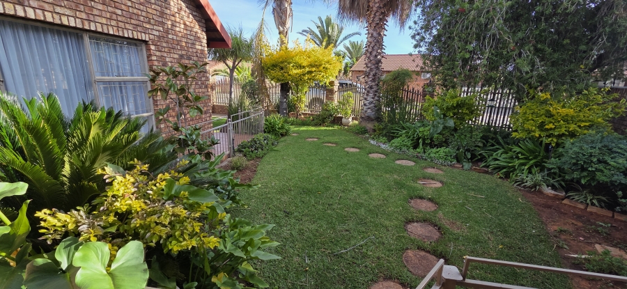3 Bedroom Property for Sale in Roylglen Gardens Northern Cape